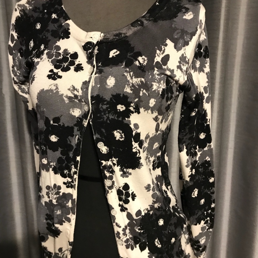 Like-new, size 4-6, Black/gray/cream